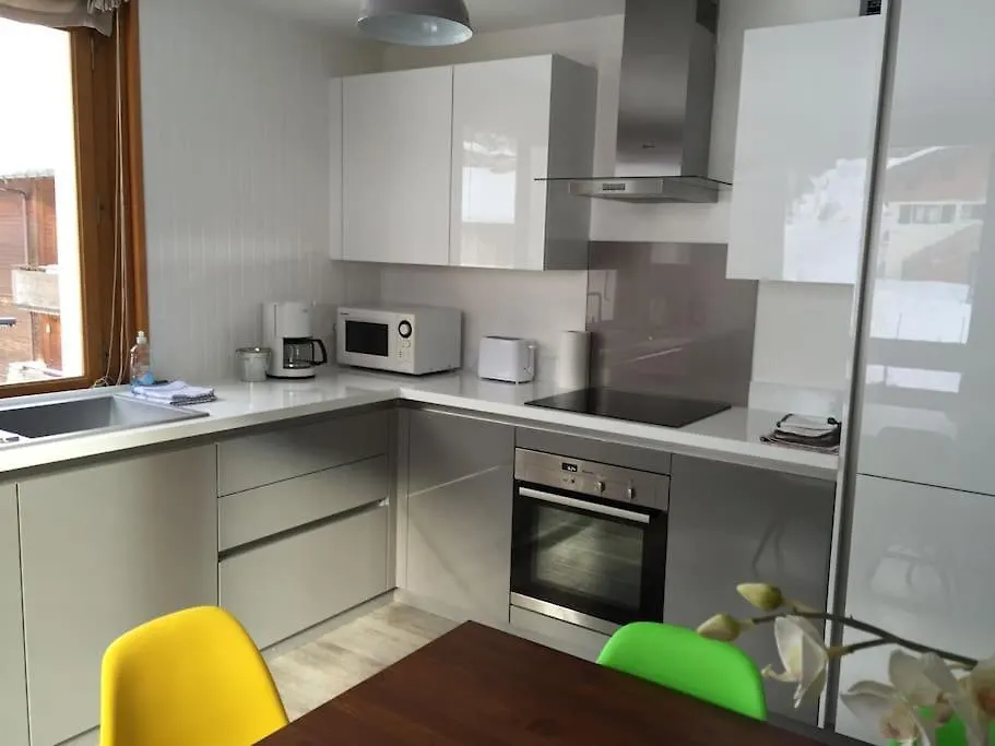 Jangilau - Large, Triple Aspect Apartment In Central Morzine