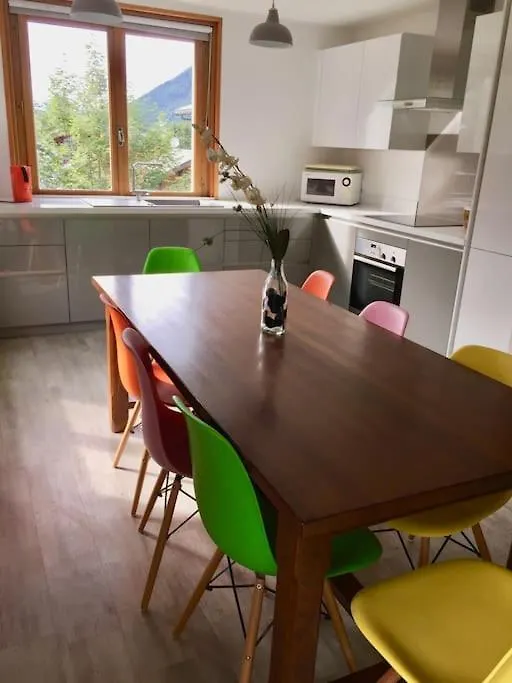Jangilau - Large, Triple Aspect Apartment In Central Morzine France