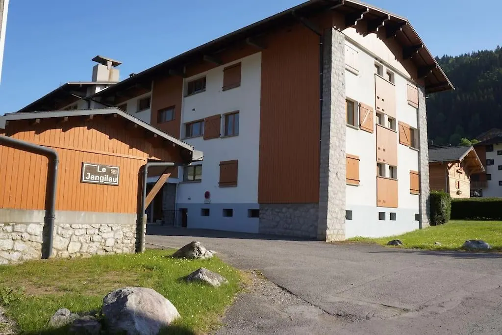 Jangilau - Large, Triple Aspect Apartment In Central Morzine France