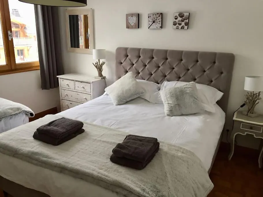 Jangilau - Large, Triple Aspect Apartment In Central Morzine
