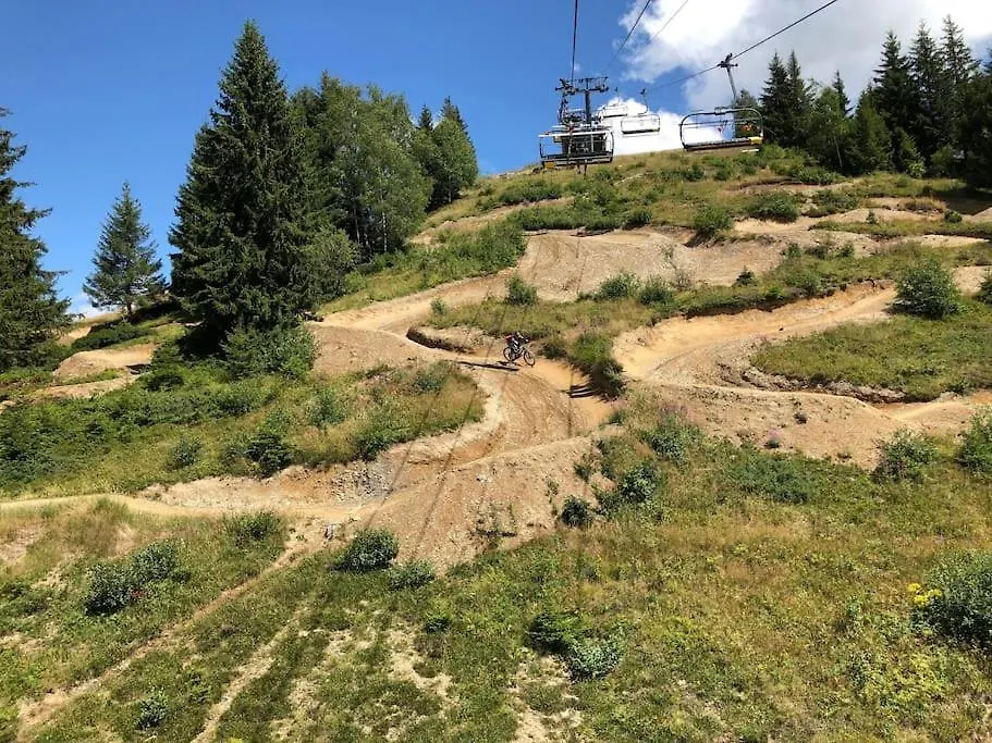 Jangilau - Large, Triple Aspect Apartment In Central Morzine France